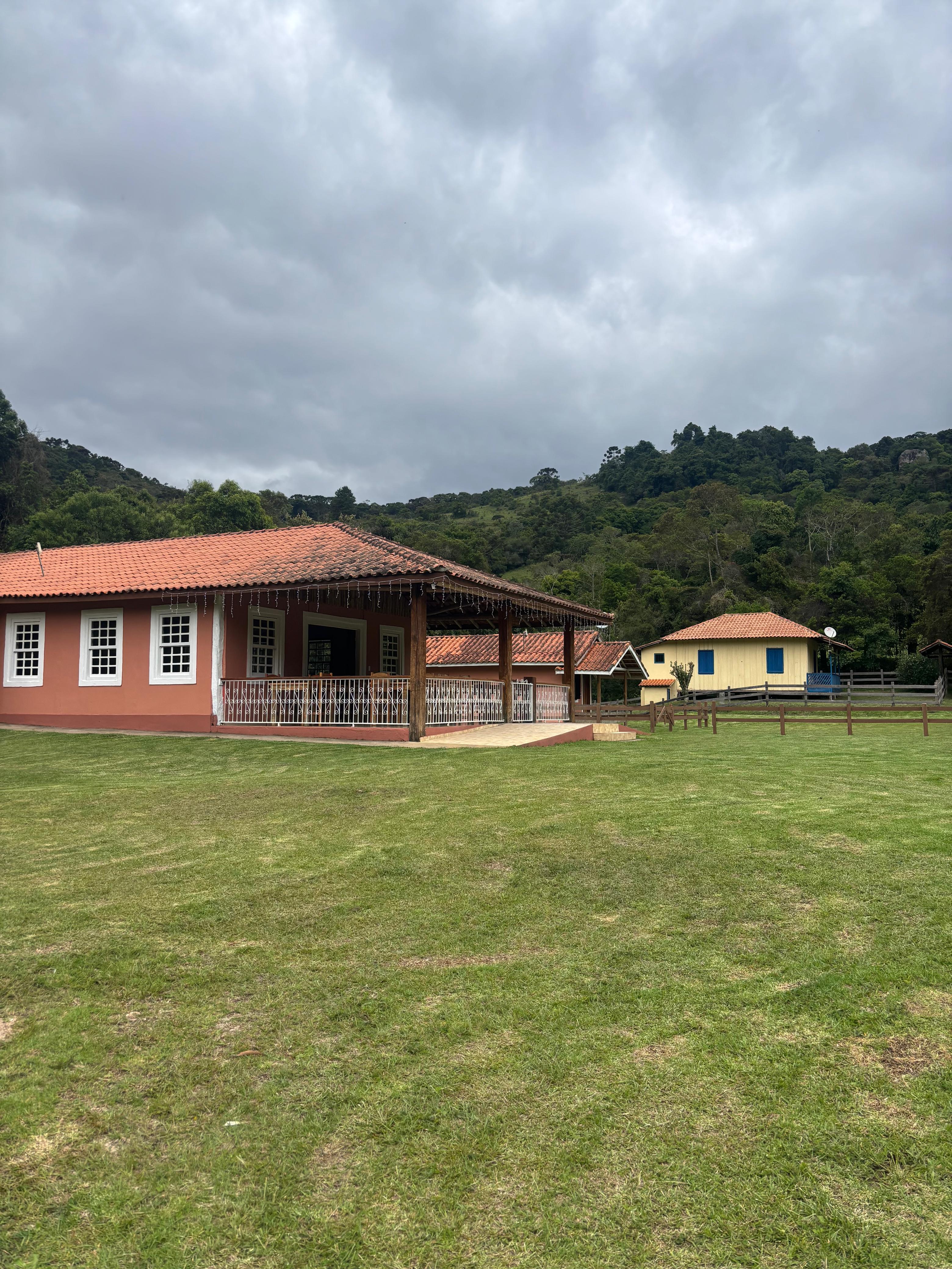 Vista da área verde da Fazenda Esperança em Monte Verde